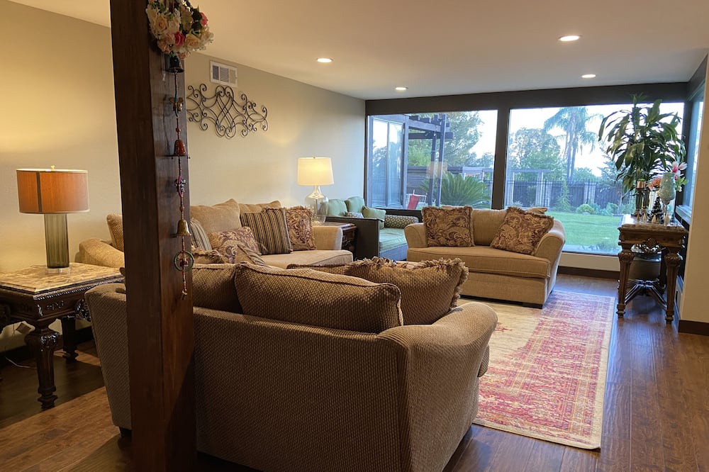 Photo of Livingroom in Rancho Cucamonga
