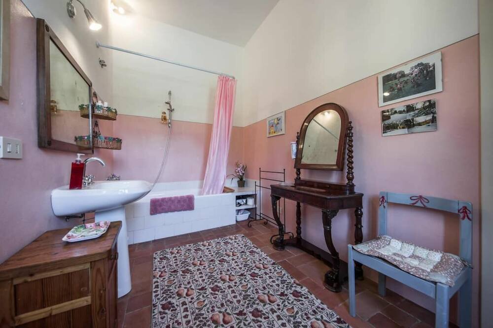 Photo of Bathroom in Bucine