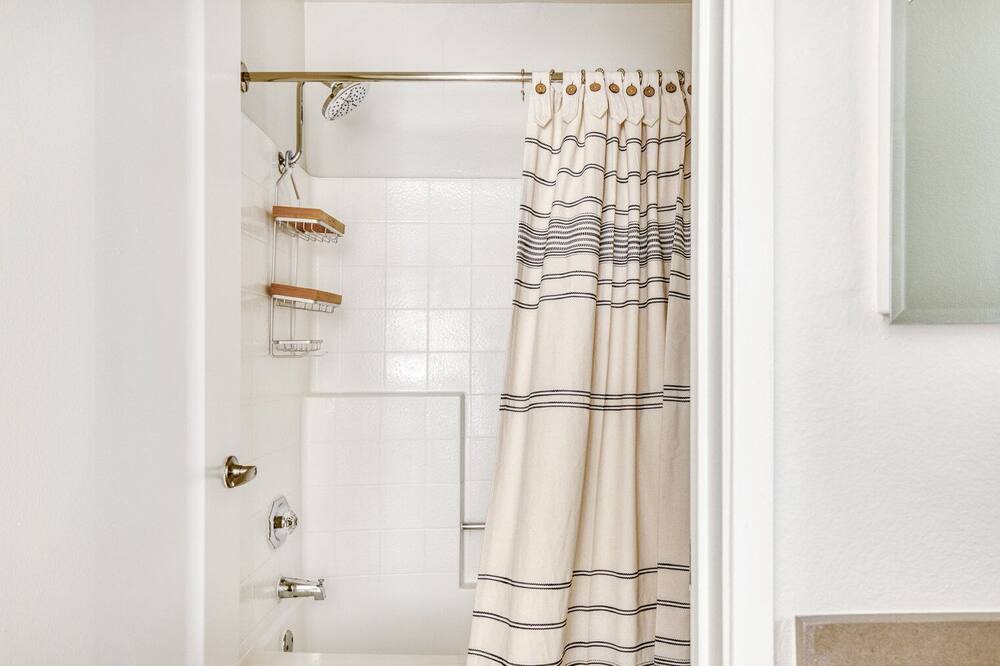 Photo of Bathroom in Los Feliz