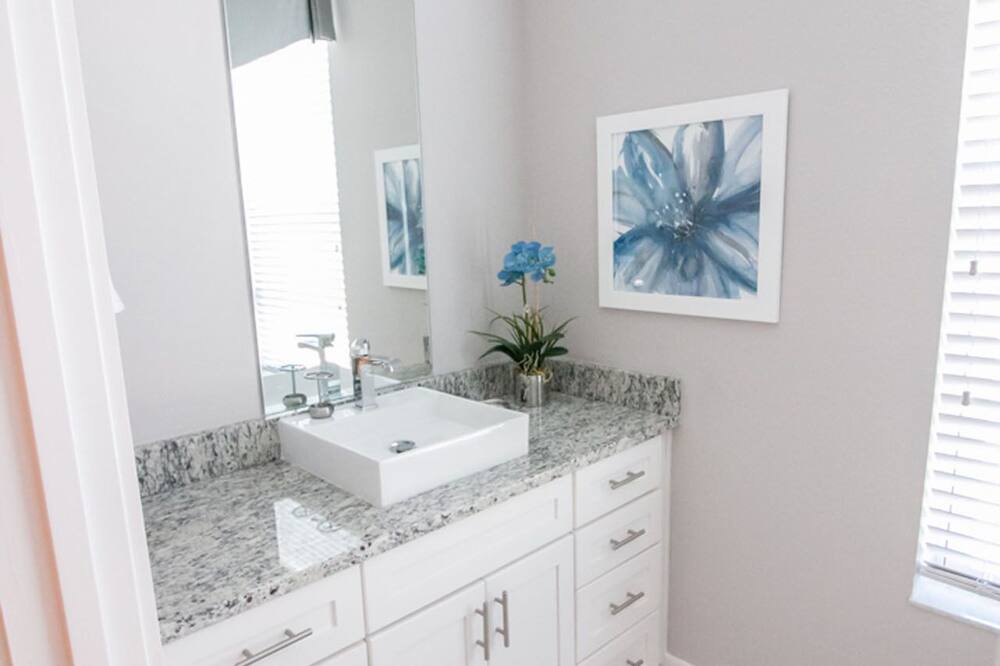 Photo of Bathroom in Crestwynd Bay