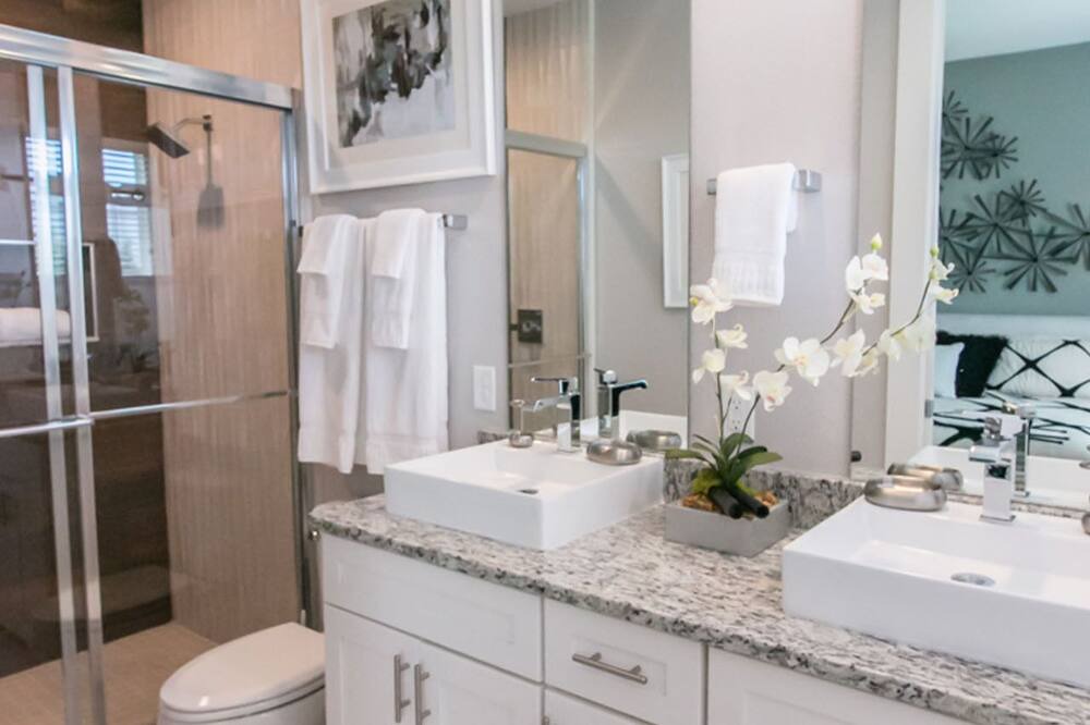 Photo of Bathroom in Crestwynd Bay