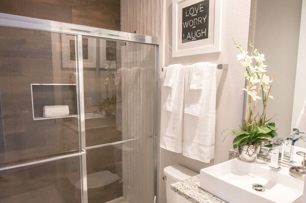 Photo of Bathroom in Crestwynd Bay
