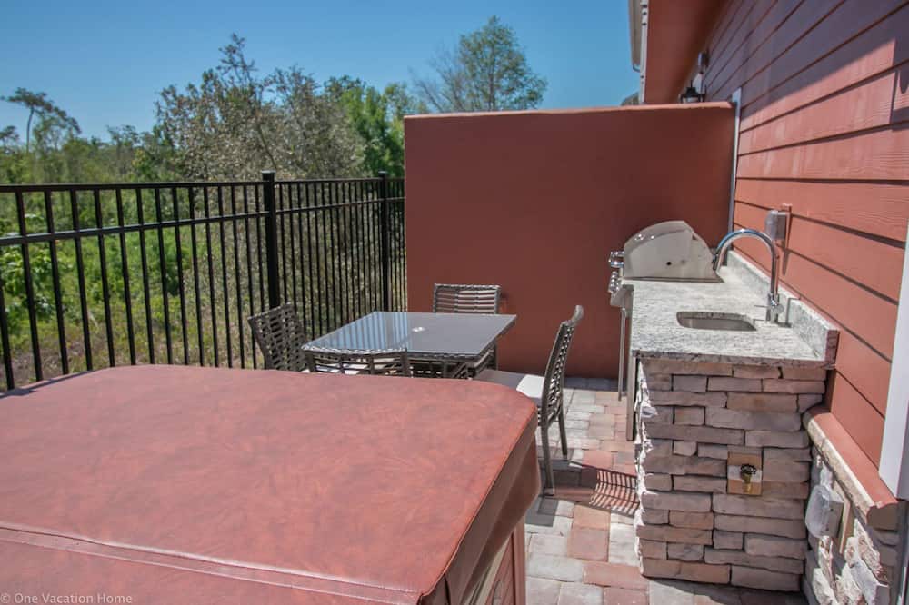 Photo of Patio Balcony in Crestwynd Bay
