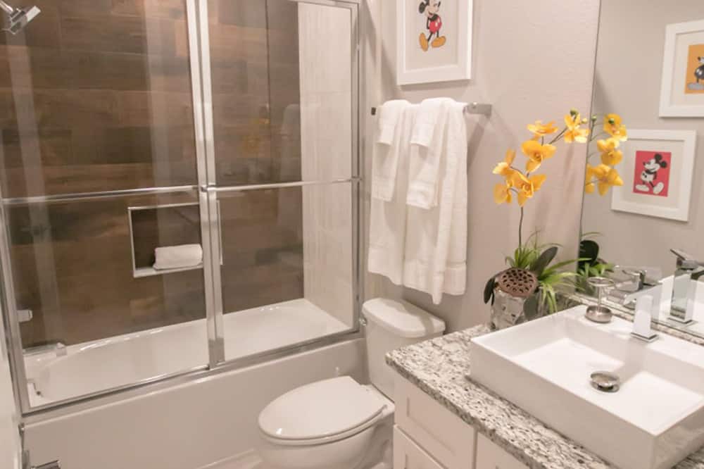 Photo of Bathroom in Crestwynd Bay