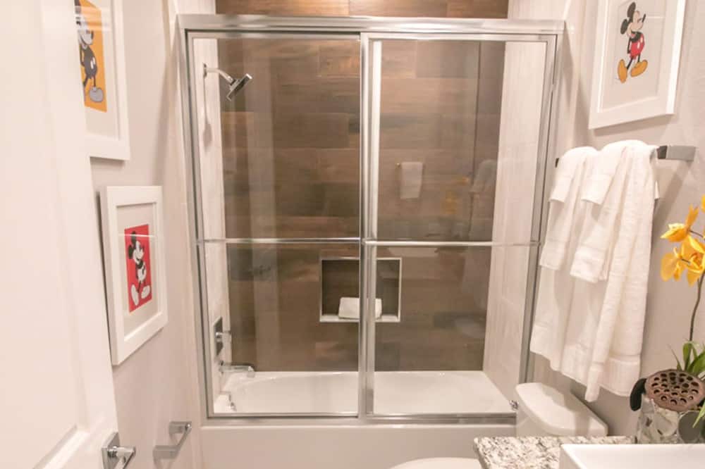 Photo of Bathroom in Crestwynd Bay