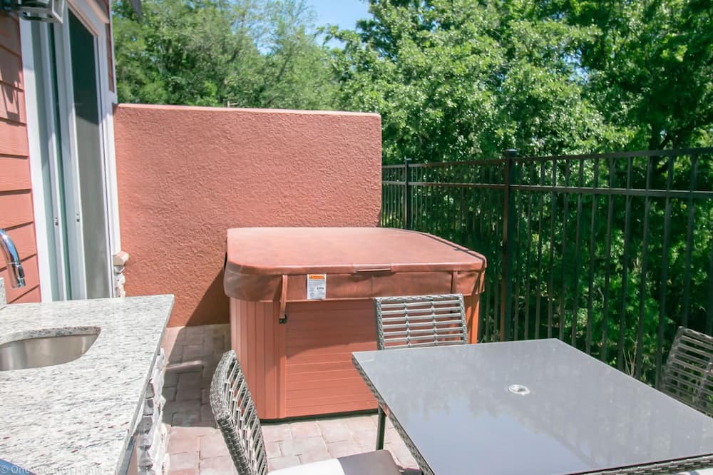 Photo of Patio Balcony in Crestwynd Bay