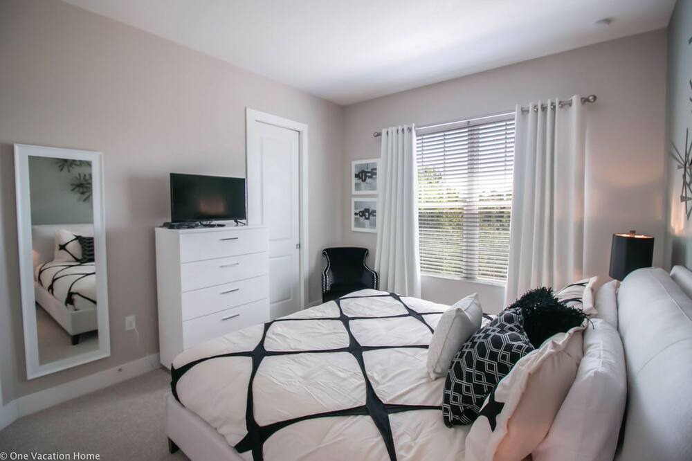 Photo of Bedroom in Crestwynd Bay