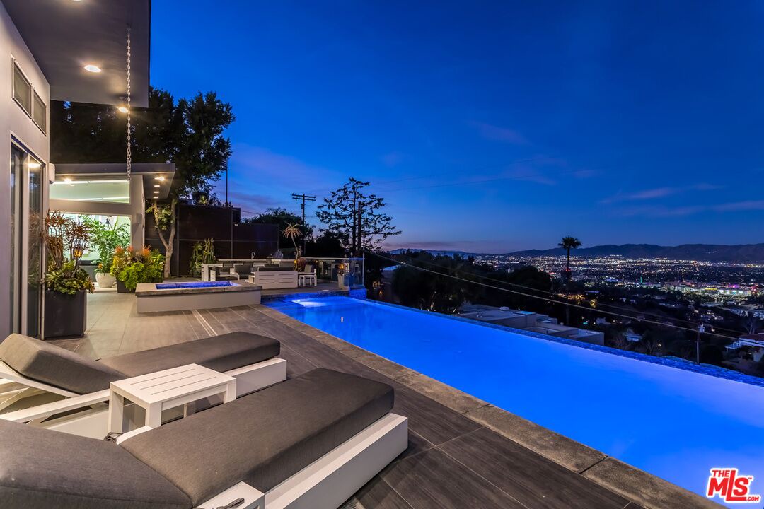 Photo of Outdoor in Hollywood Hills