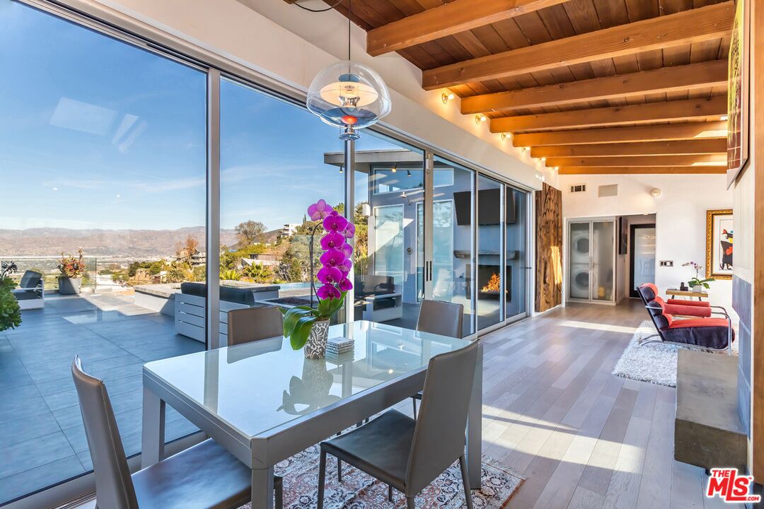 Photo of Outdoor in Hollywood Hills