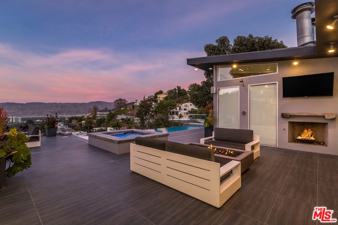 Photo of Outdoor in Hollywood Hills
