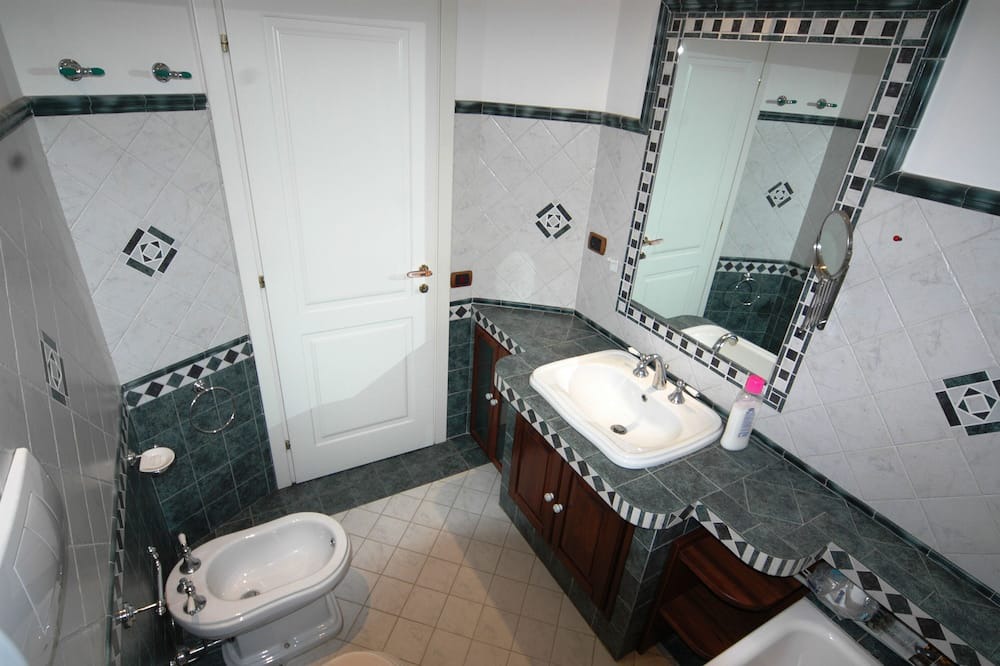 Photo of Bathroom in Zona XIX Casal Morena