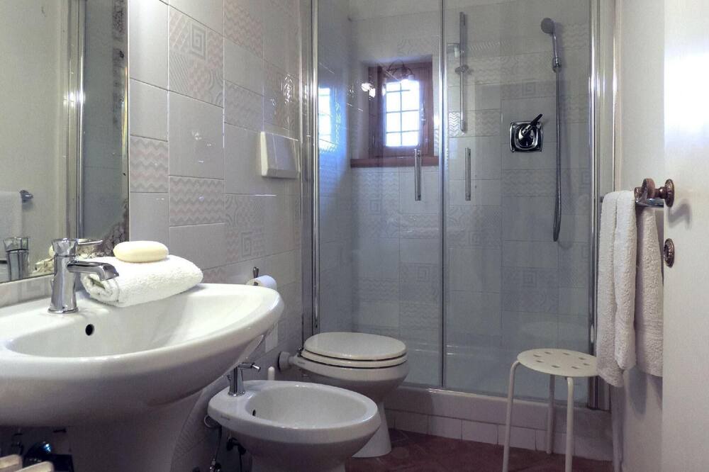 Photo of Bathroom in Tarano