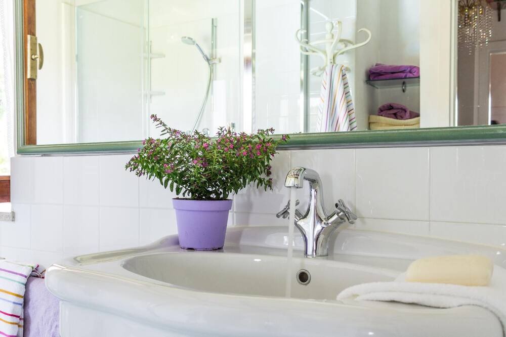 Photo of Bathroom in Tarano