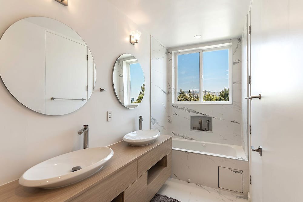 Photo of Bathroom in Pico - Robertson