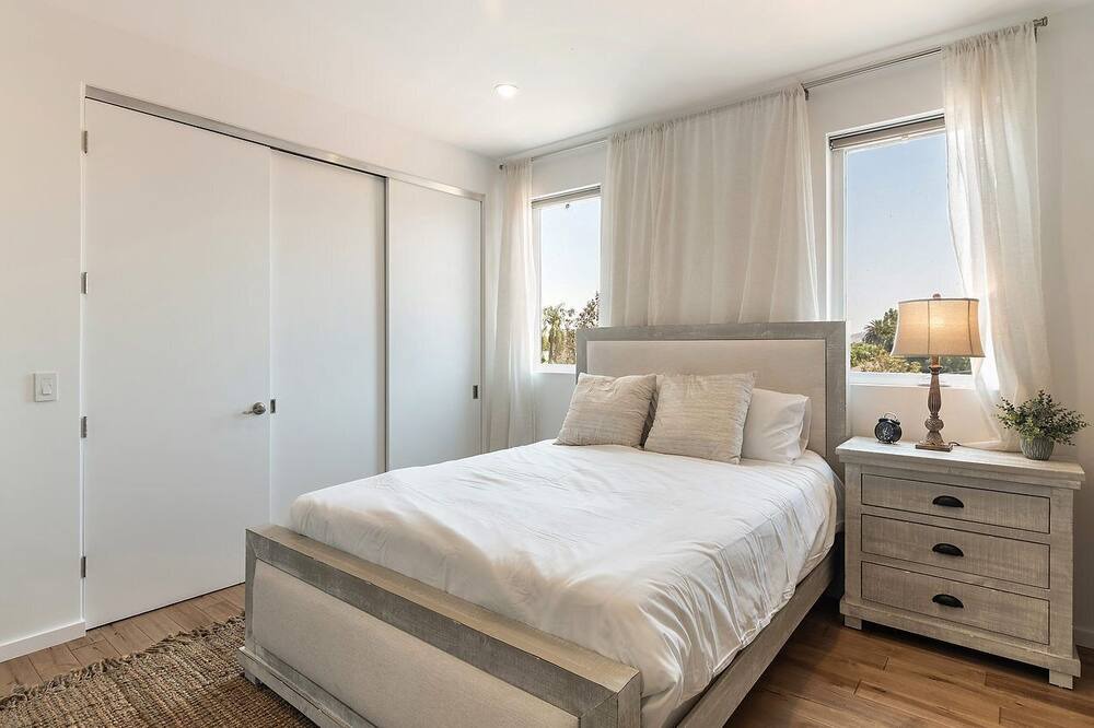 Photo of Bedroom in Pico - Robertson