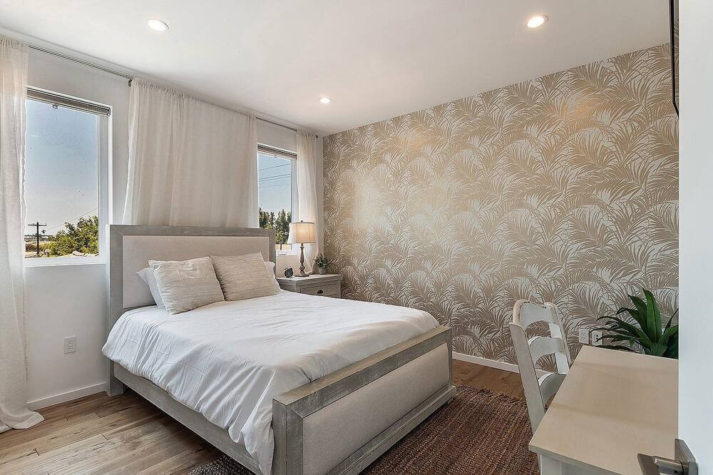 Photo of Bedroom in Pico - Robertson