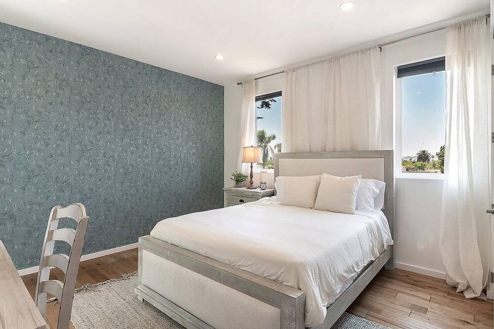 Photo of Bedroom in Pico - Robertson