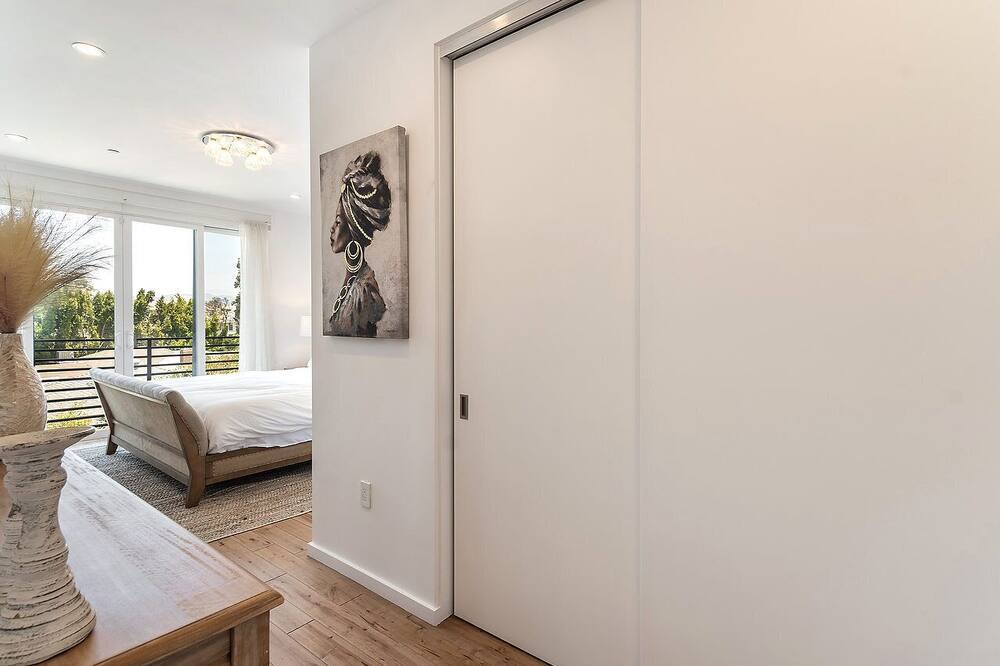 Photo of Bedroom in Pico - Robertson