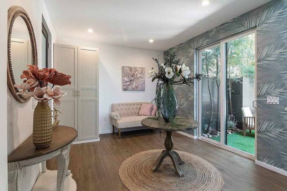 Photo of Bedroom in Pico - Robertson