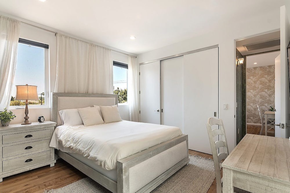 Photo of Bedroom in Pico - Robertson