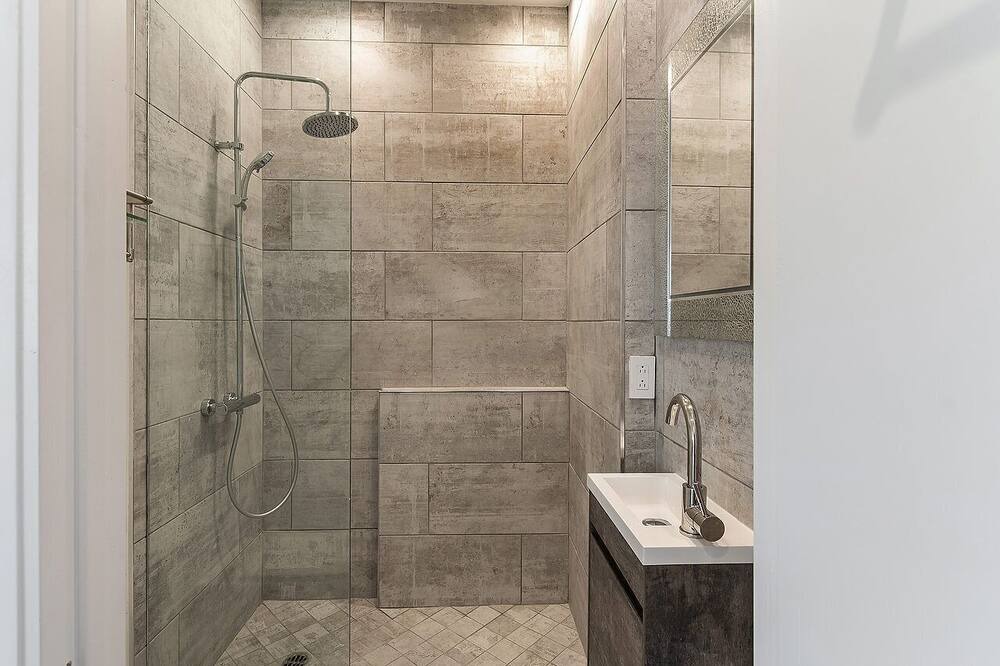 Photo of Bathroom in Pico - Robertson