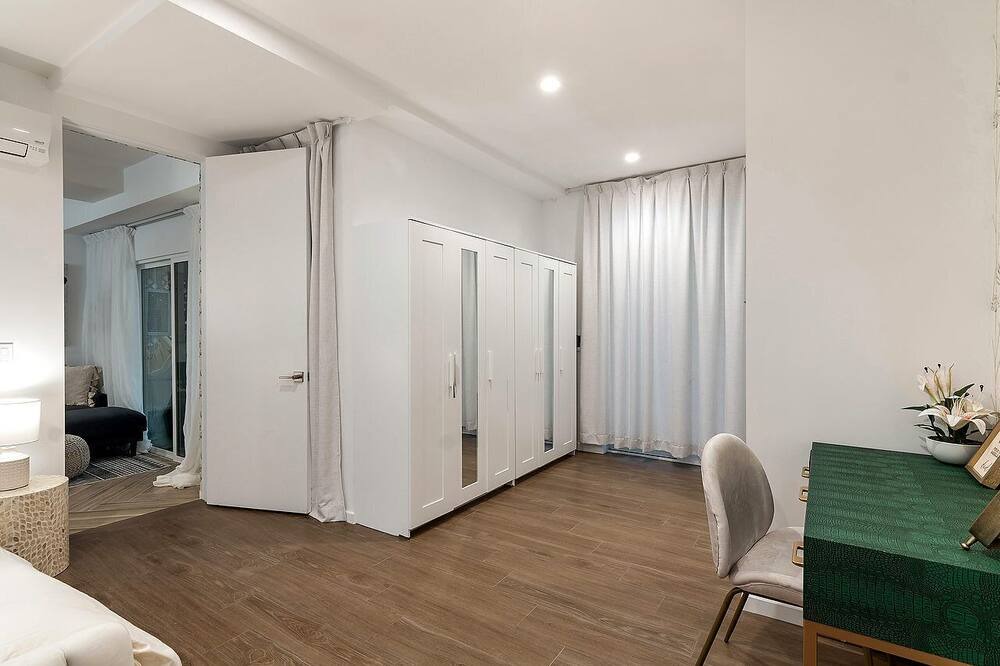 Photo of Bedroom in Pico - Robertson