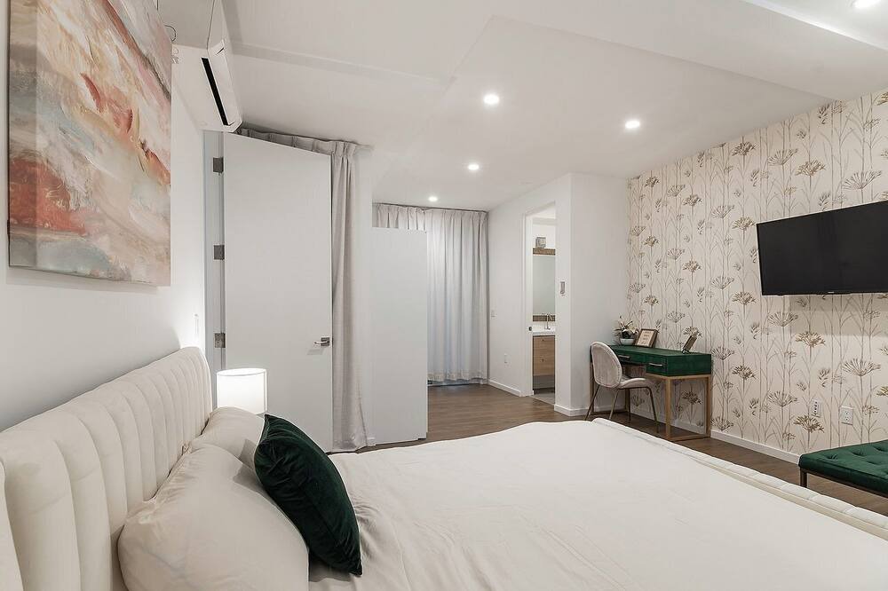 Photo of Bedroom in Pico - Robertson