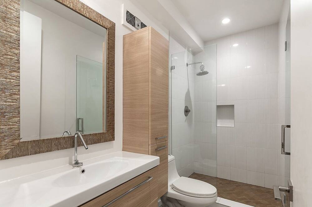 Photo of Bathroom in Pico - Robertson