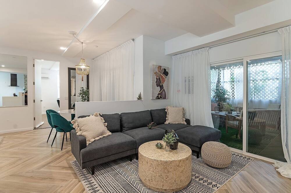 Photo of Livingroom in Pico - Robertson