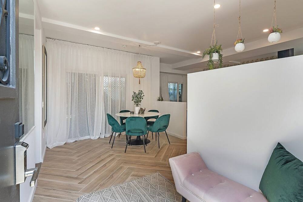 Photo of Livingroom in Pico - Robertson