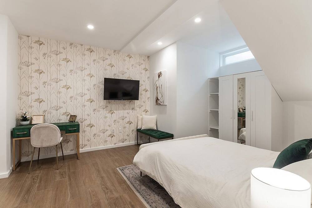 Photo of Bedroom in Pico - Robertson