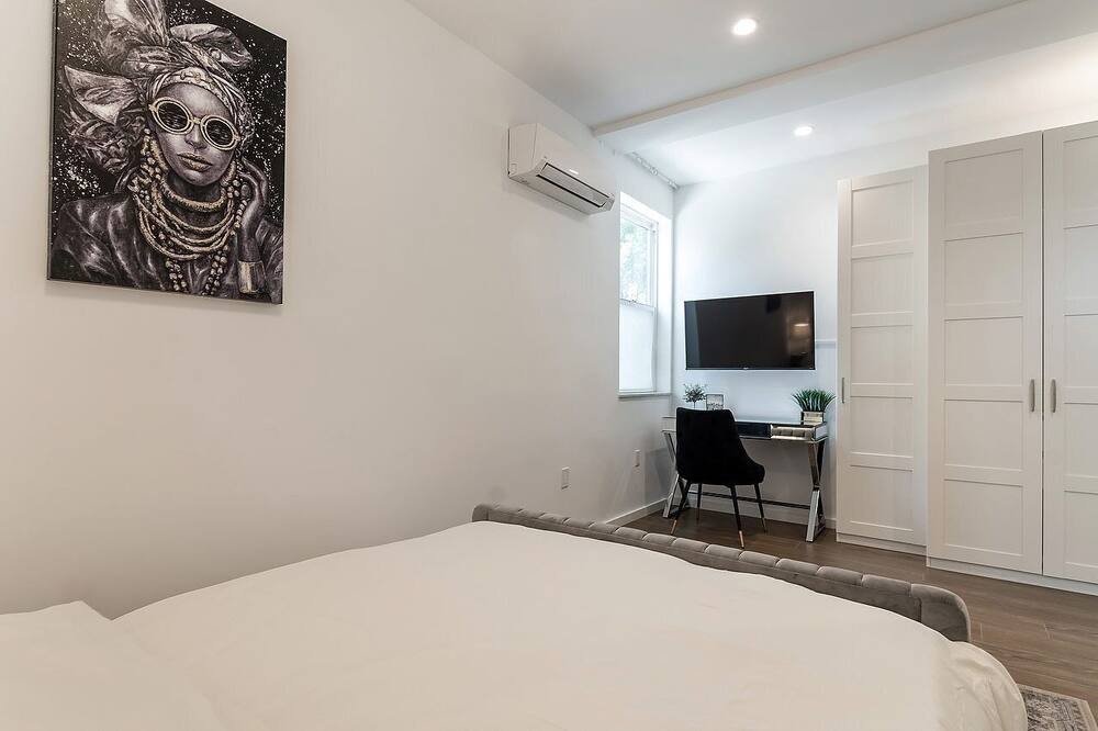 Photo of Bedroom in Pico - Robertson