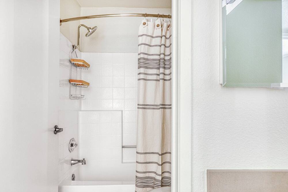 Photo of Bathroom in Los Feliz