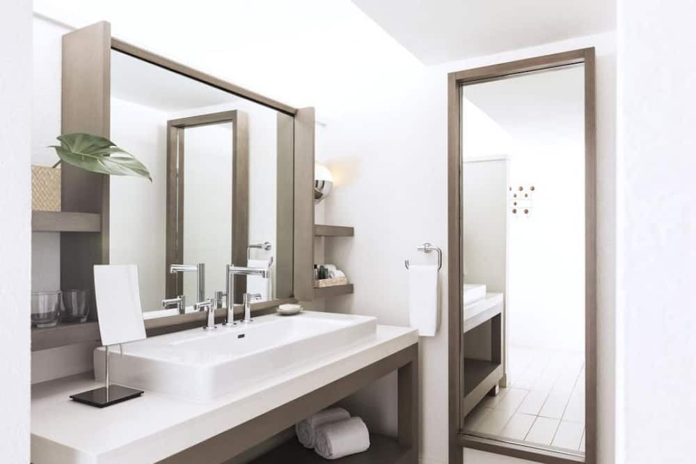 Photo of Bathroom in Rock Harbor