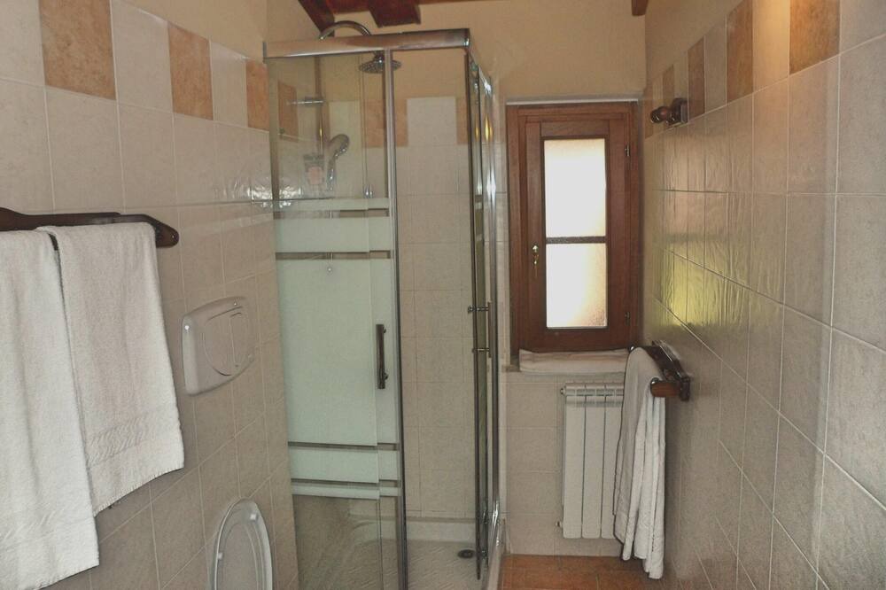 Photo of Bathroom in Pescia Romana