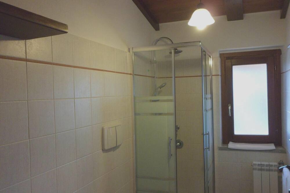 Photo of Bathroom in Pescia Romana