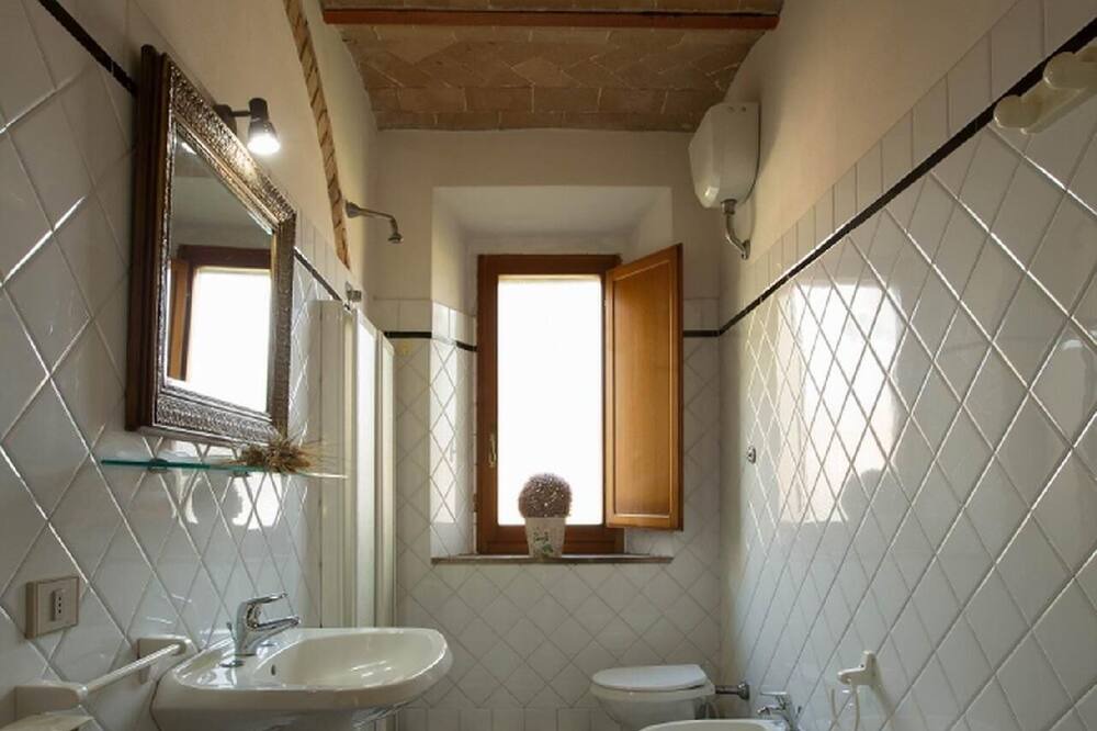 Photo of Bathroom in Pomarance