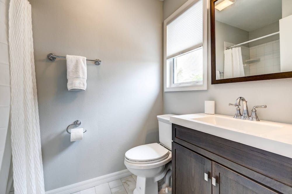 Photo of Bathroom in Breezeswept Beach Estates