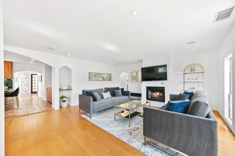 Photo of Livingroom in Beverly Grove