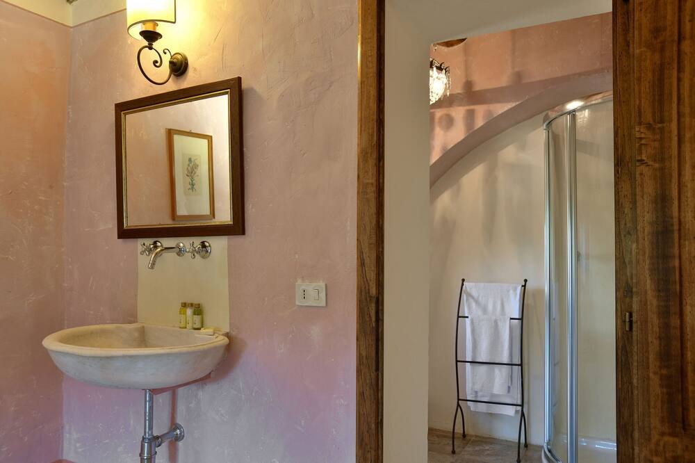 Photo of Bathroom in Guardistallo
