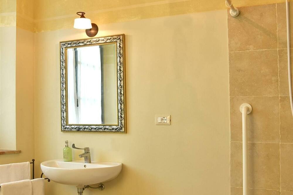 Photo of Bathroom in Bibbona