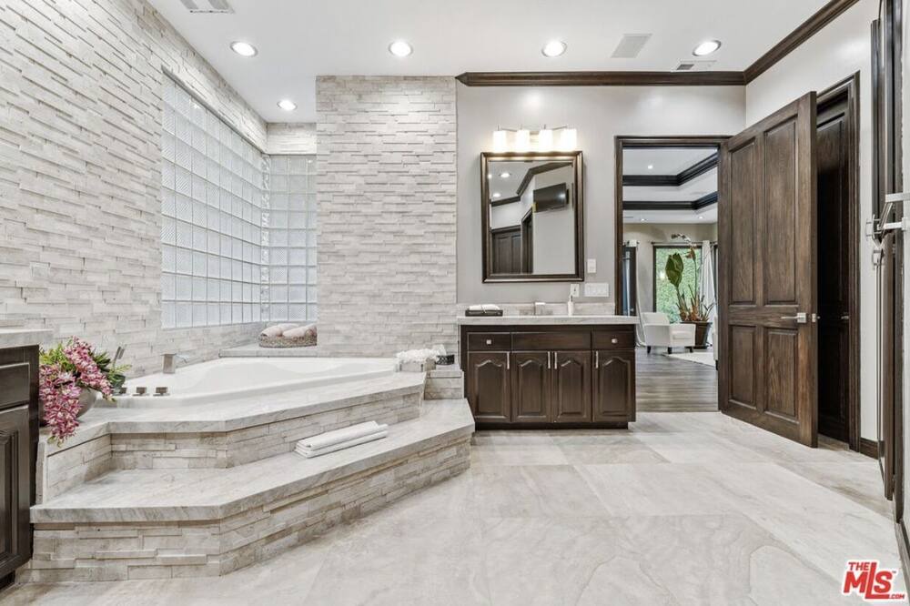 Photo of Bathroom in Beverly Glen