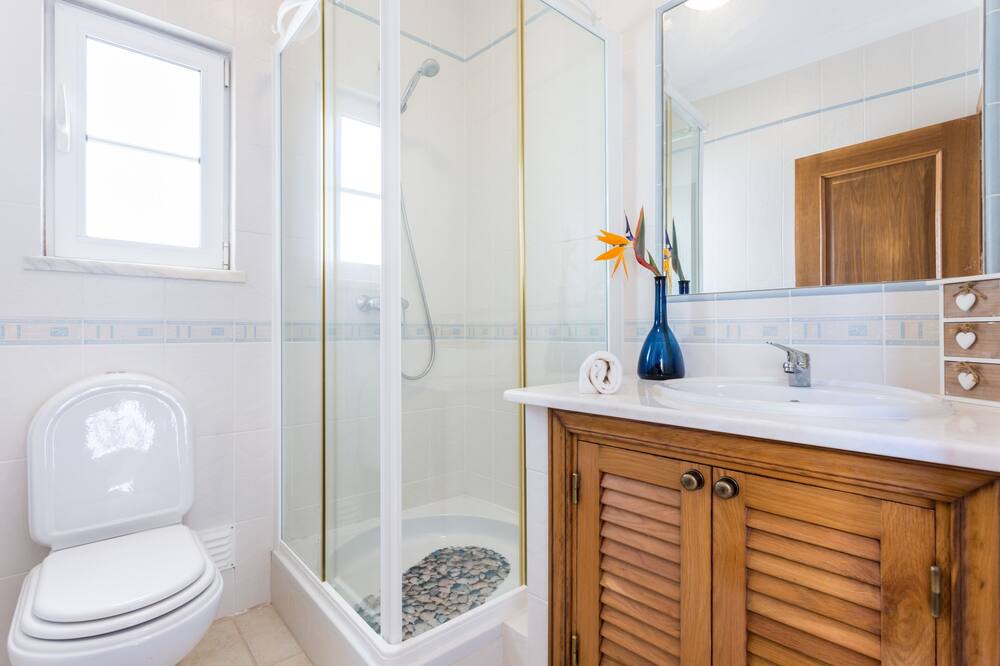 Photo of Bathroom in Budens