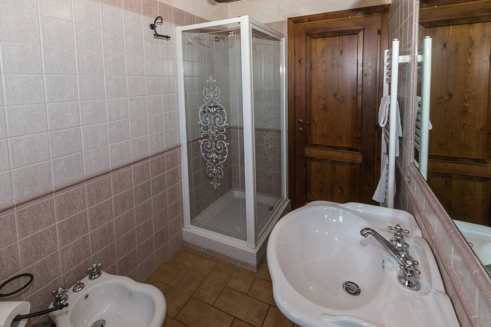 Photo of Bathroom in Montoro