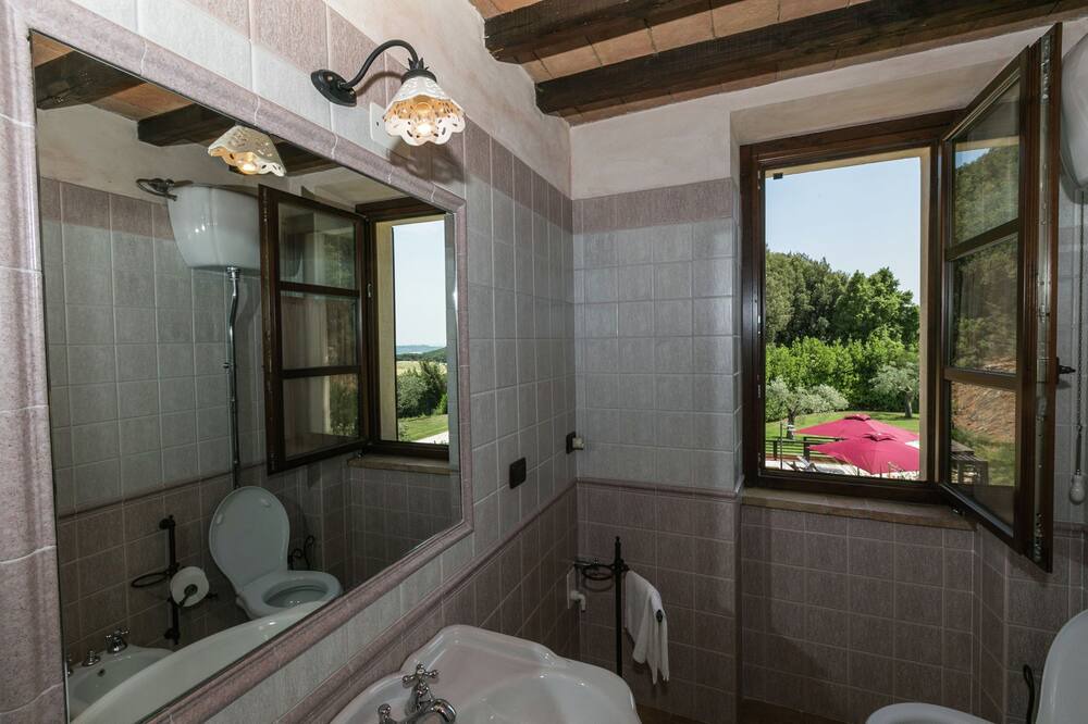 Photo of Bathroom in Montoro