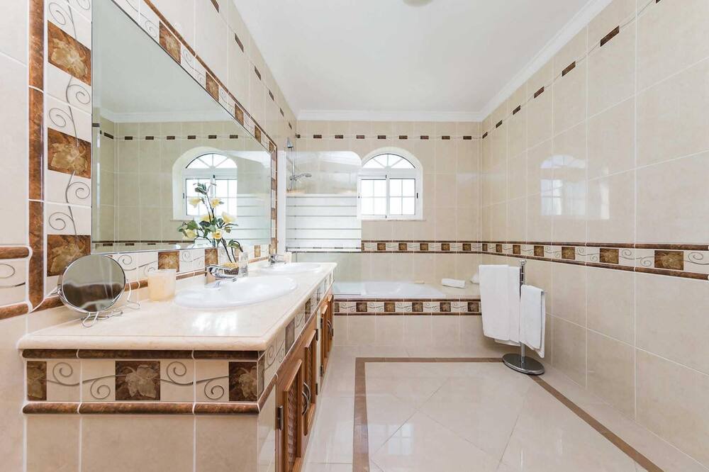 Photo of Bathroom in Correeira