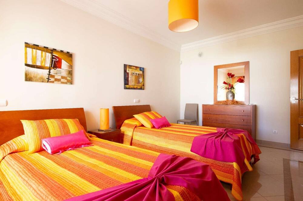 Photo of Bedroom in Correeira