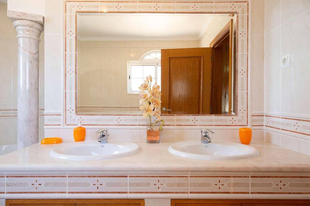 Photo of Bathroom in Correeira