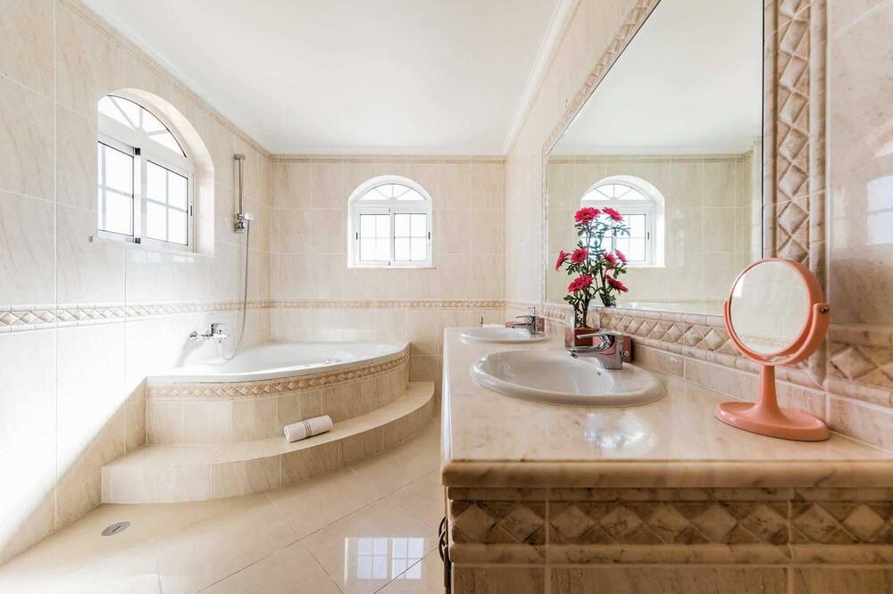 Photo of Bathroom in Correeira