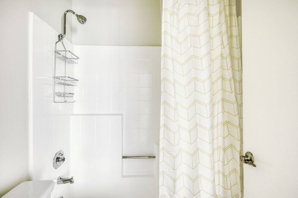 Photo of Bathroom in Los Feliz